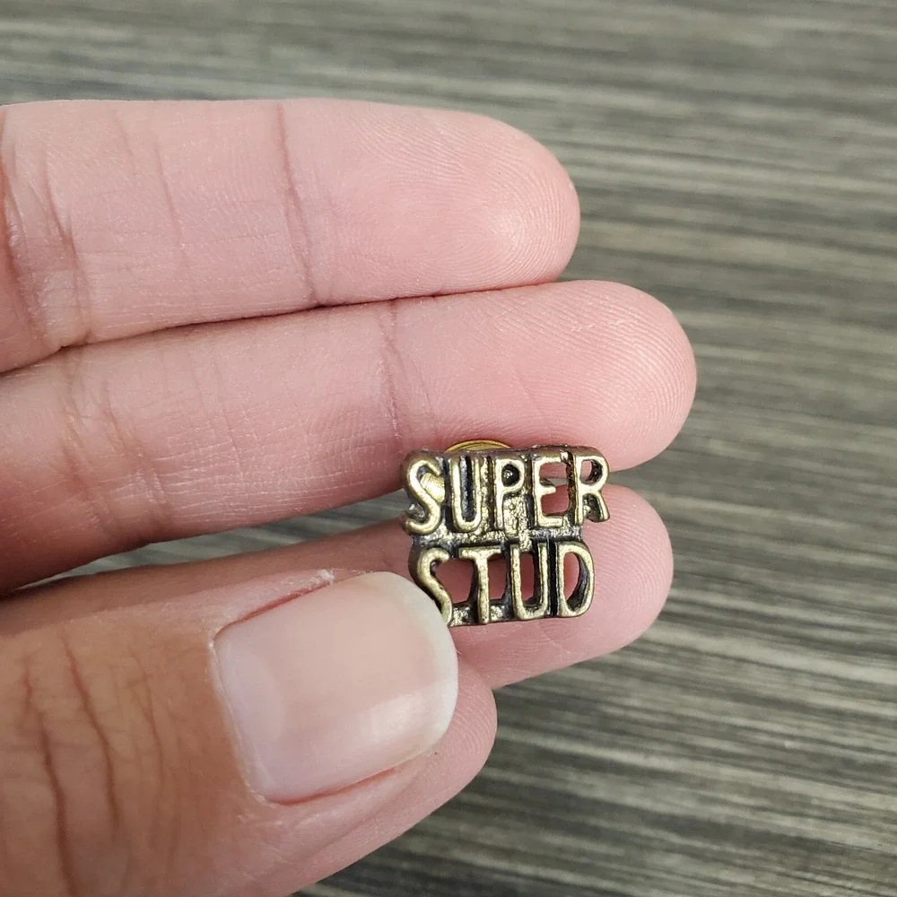 Vintage Super Stud Saying‎ Pin Gold Tone Metal Lapel Pin Backpack Pin Tie Tack